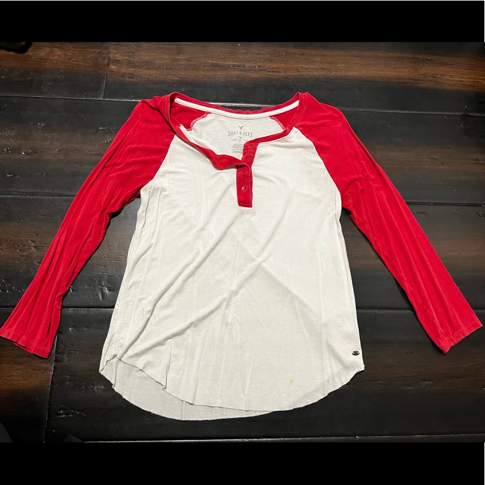 Red and white quarter sleeve